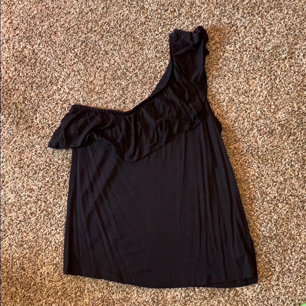 One shoulder shirt